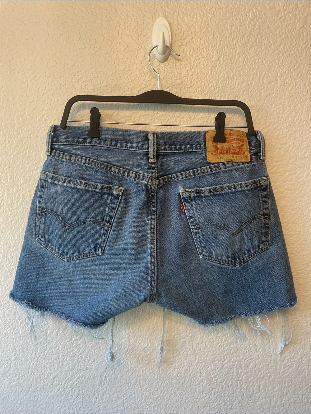 Levi's 505 Blue Denim Cutoff Raw Hem High Waisted Jean Shorts W33 Med
